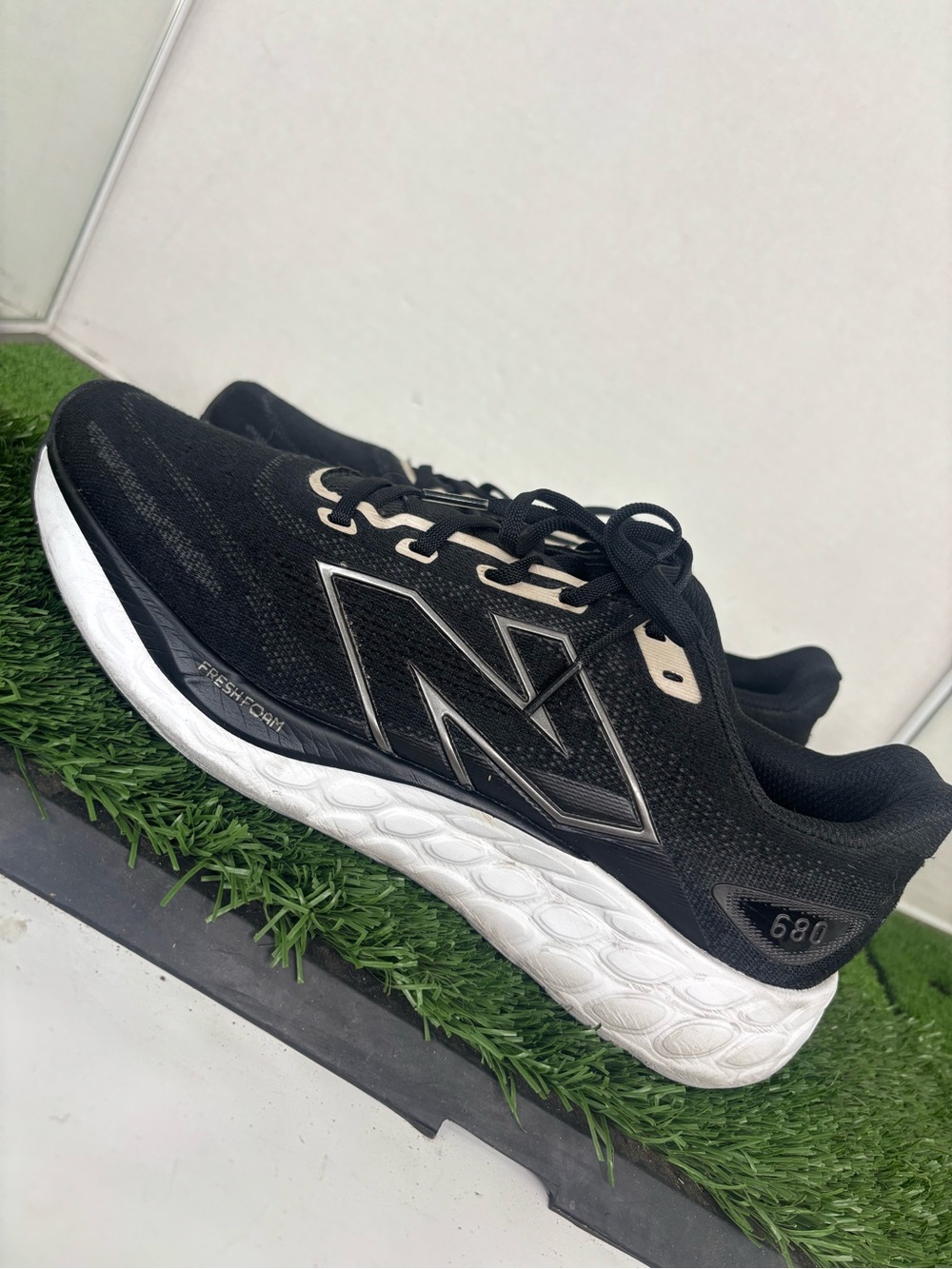 New Balance Women's Fresh Foam 680 V8 Running Shoe 10